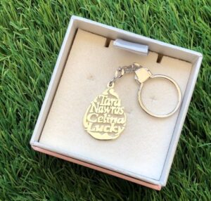 Personalized Family Keychain holding the family members in 925 sterling silver