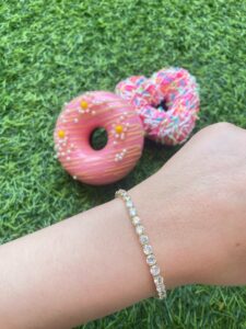 Shining Tennis Bracelet – 925 Silver tennis bracelet with zirconium stones, elegant accessory for women, ships worldwide (UAE, KSA, Saudi Arabia).