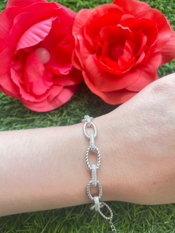 Chain Links Bracelet in 925 sterling silver, modern silver bracelet shipped worldwide including UAE, Saudi Arabia, USA & UK.