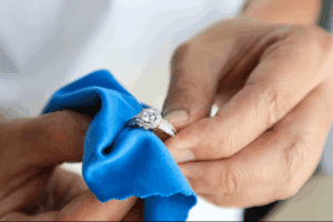 7 Jewelry Care Tips at Home to Maintain Your Silver Jewellery in Winter